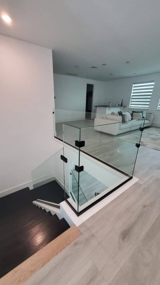 Frameless glass balustrade (2)